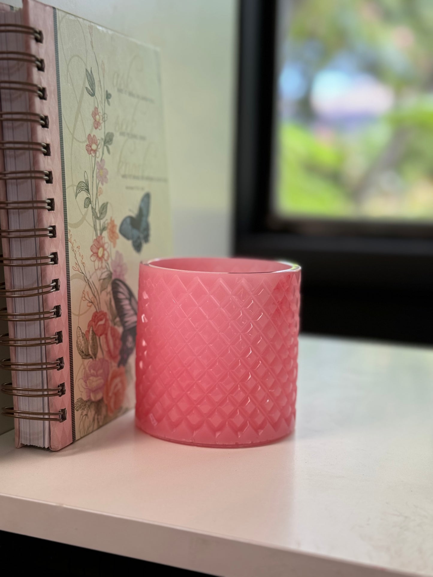 Pink pencil holder diamond design